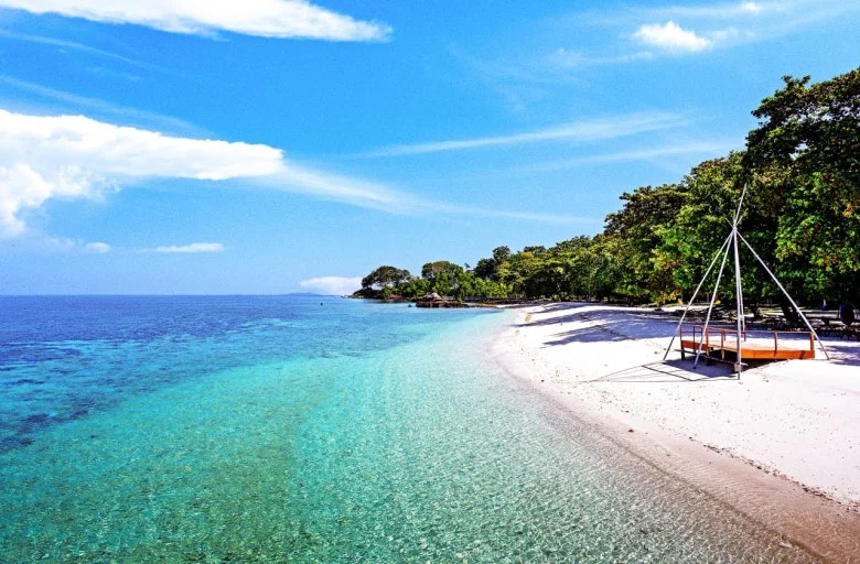 한국 여행객들이 움직이고 있다! 이젠 '치앙마이 한달살기'는 옛말, 성지는 바로 이곳 "마나도" (1편: 항공·비자·비용 완벽 분석) 5 마나도 여행의 시작 샘 라툴랑이 국제공항 도착 및 이동 경로