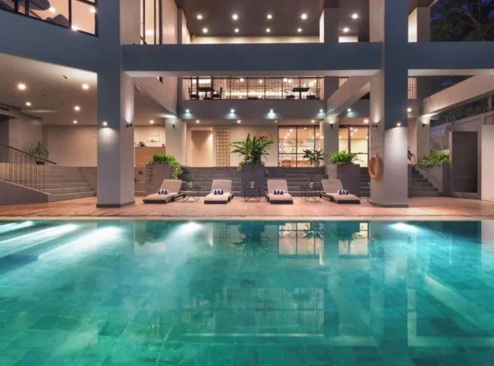 "치앙마이 대신 여기?" 마나도 지상낙원 명소 TOP 5와 절대 실패 없는 맛집 리스트 6 마나도 여행 분위기 좋은 호텔 야외 수영장 야경 및 숙소