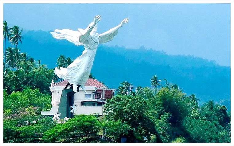 "치앙마이 대신 여기?" 마나도 지상낙원 명소 TOP 5와 절대 실패 없는 맛집 리스트 3 마나도 여행 필수 코스 세계적인 규모의 축복하는 예수상 명소